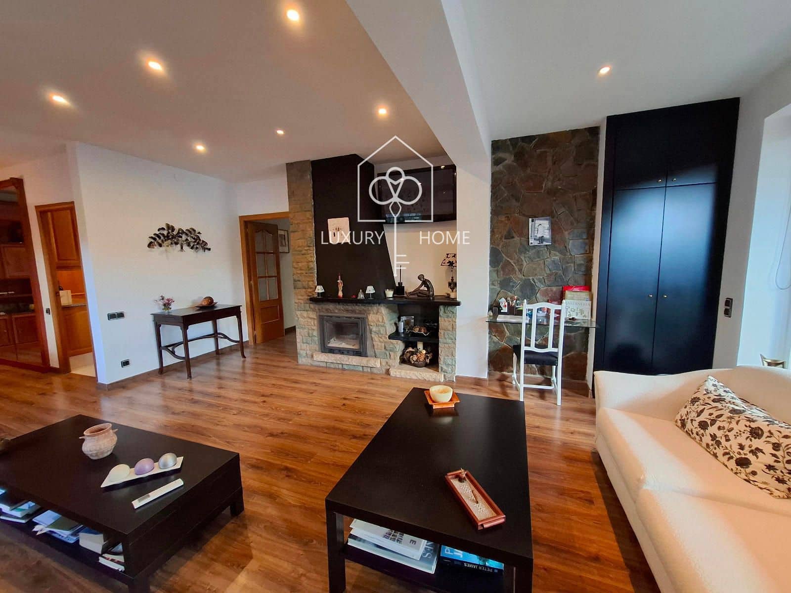 4 bedroom Villa for sale in Begues with pool garage - € 620,000 (Ref: 9483952)