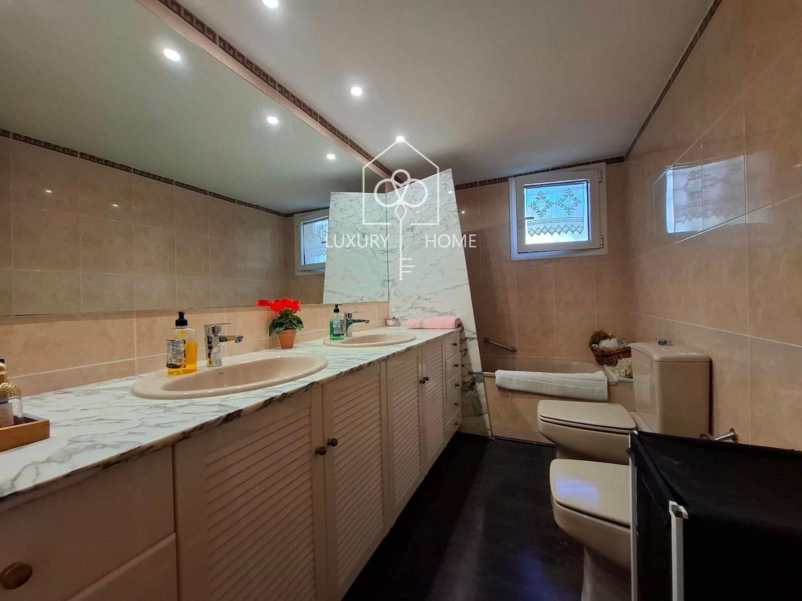 4 bedroom Villa for sale in Begues with pool garage - € 620,000 (Ref: 9483952)