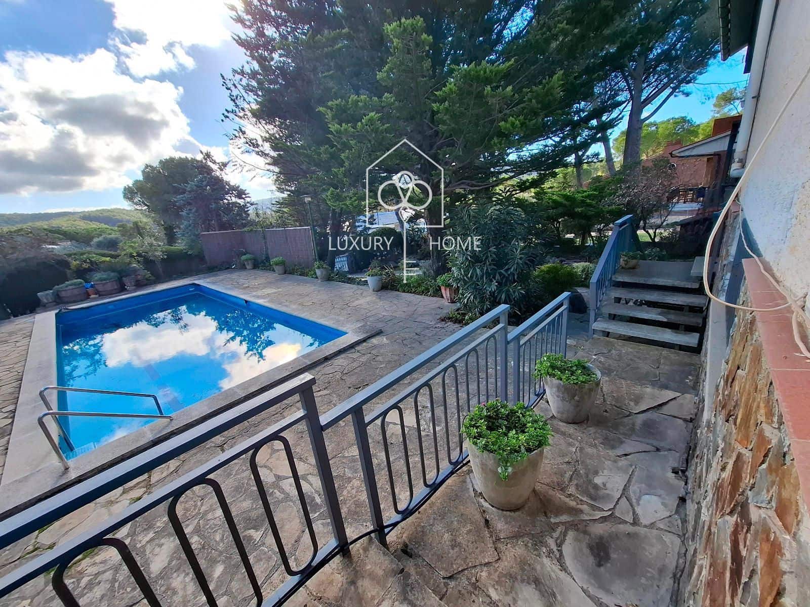 4 bedroom Villa for sale in Begues with pool garage - € 620,000 (Ref: 9483952)