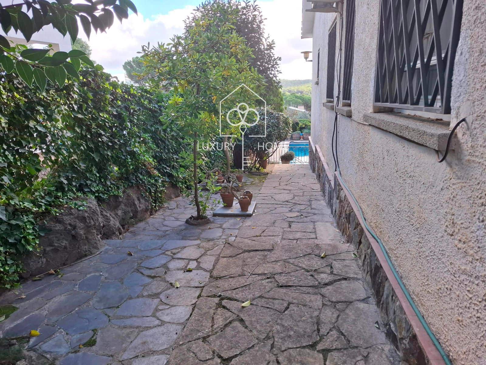 4 bedroom Villa for sale in Begues with pool garage - € 620,000 (Ref: 9483952)