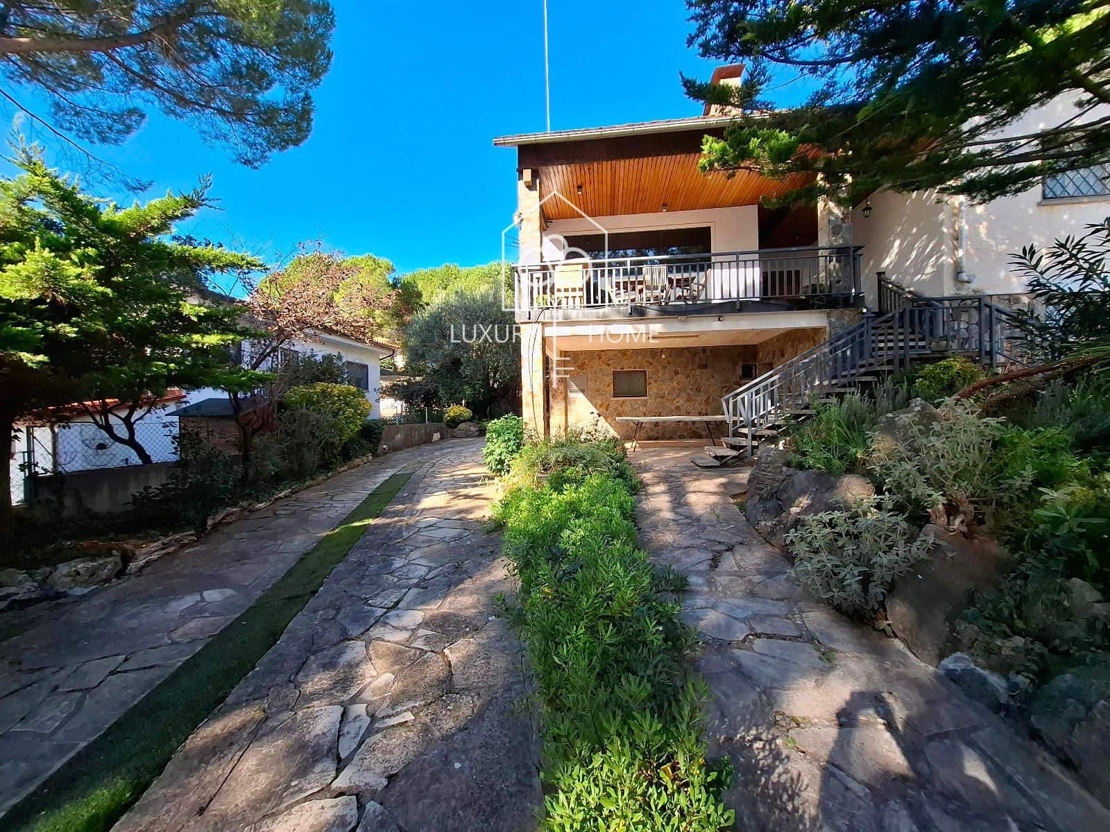 4 bedroom Villa for sale in Begues with pool garage - € 620,000 (Ref: 9483952)