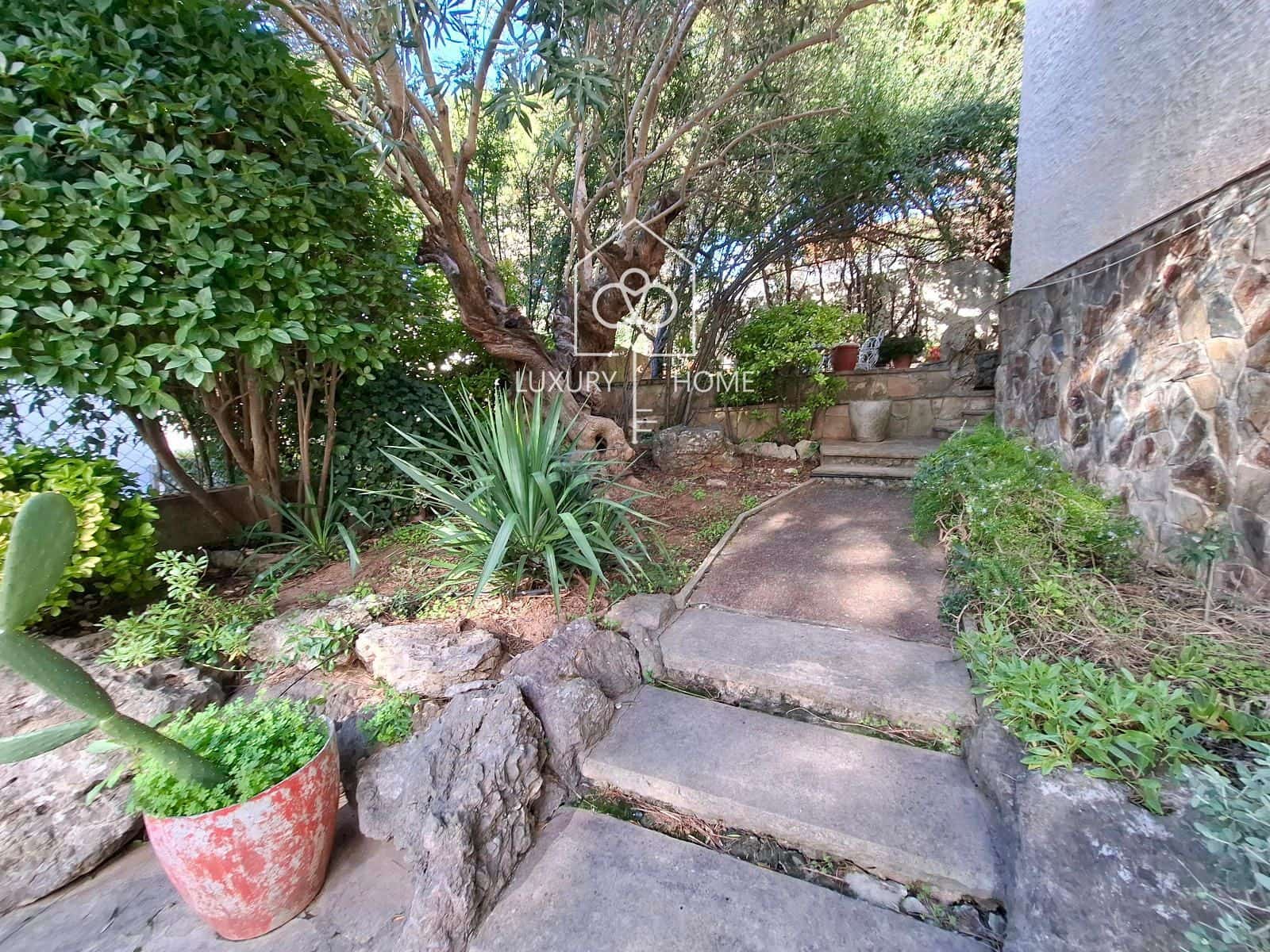 4 bedroom Villa for sale in Begues with pool garage - € 620,000 (Ref: 9483952)