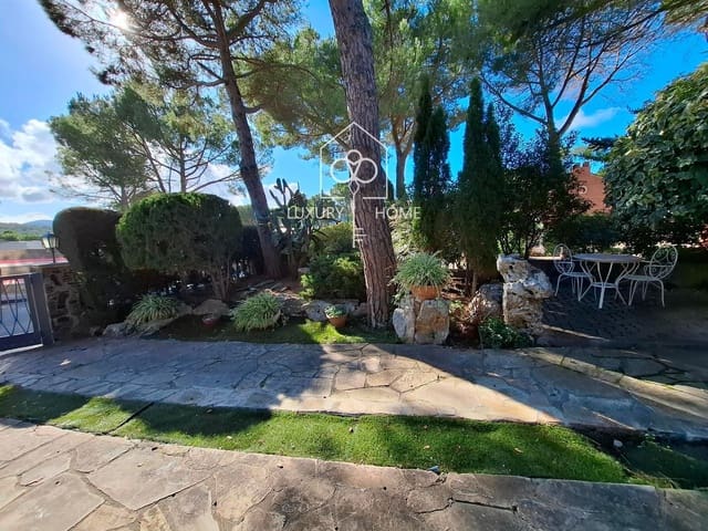 4 bedroom Villa for sale in Begues with pool garage - € 620,000 (Ref: 9483952)