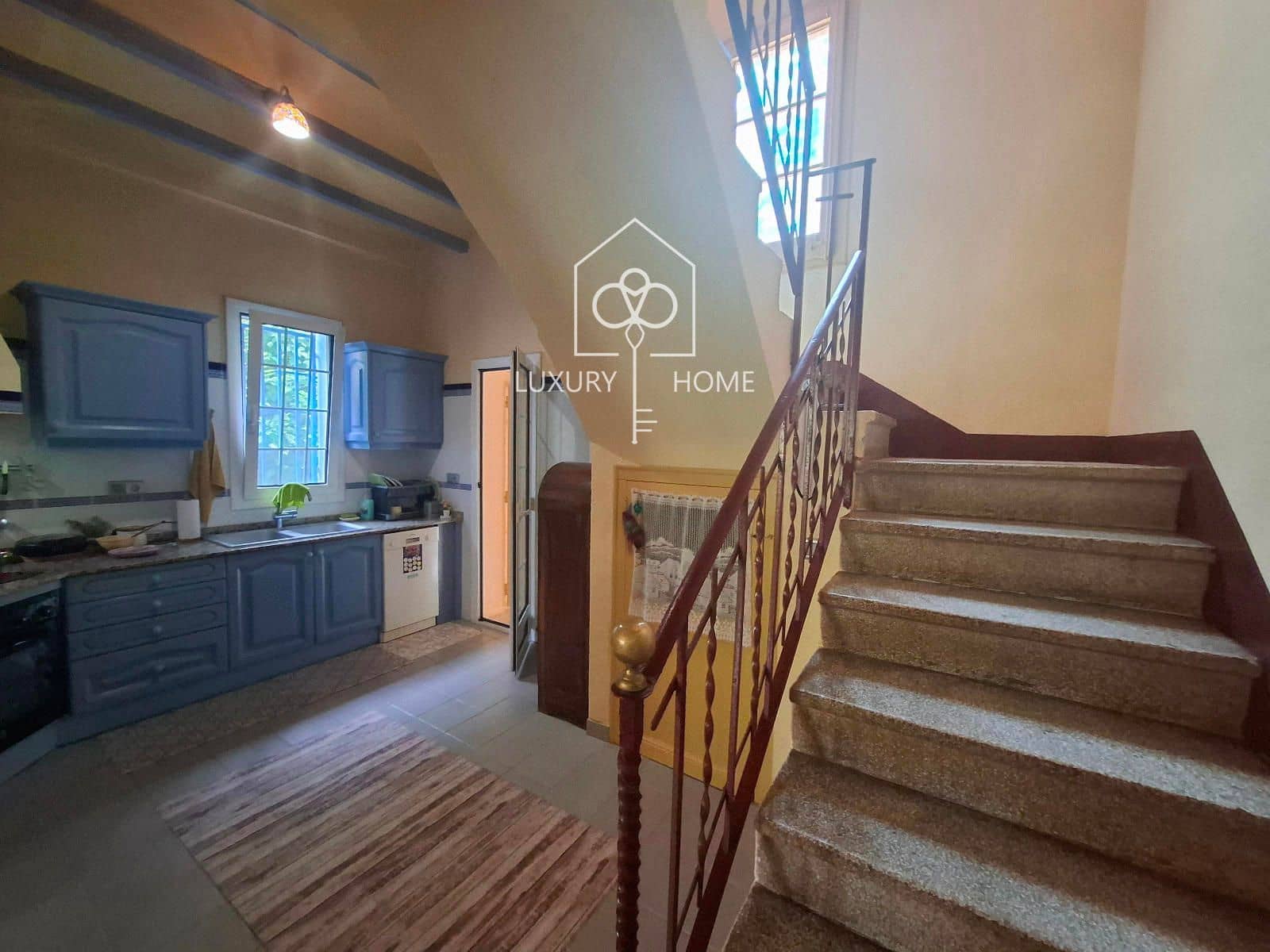 5 bedroom Villa for sale in Begues with garage - € 575,000 (Ref: 9483953)