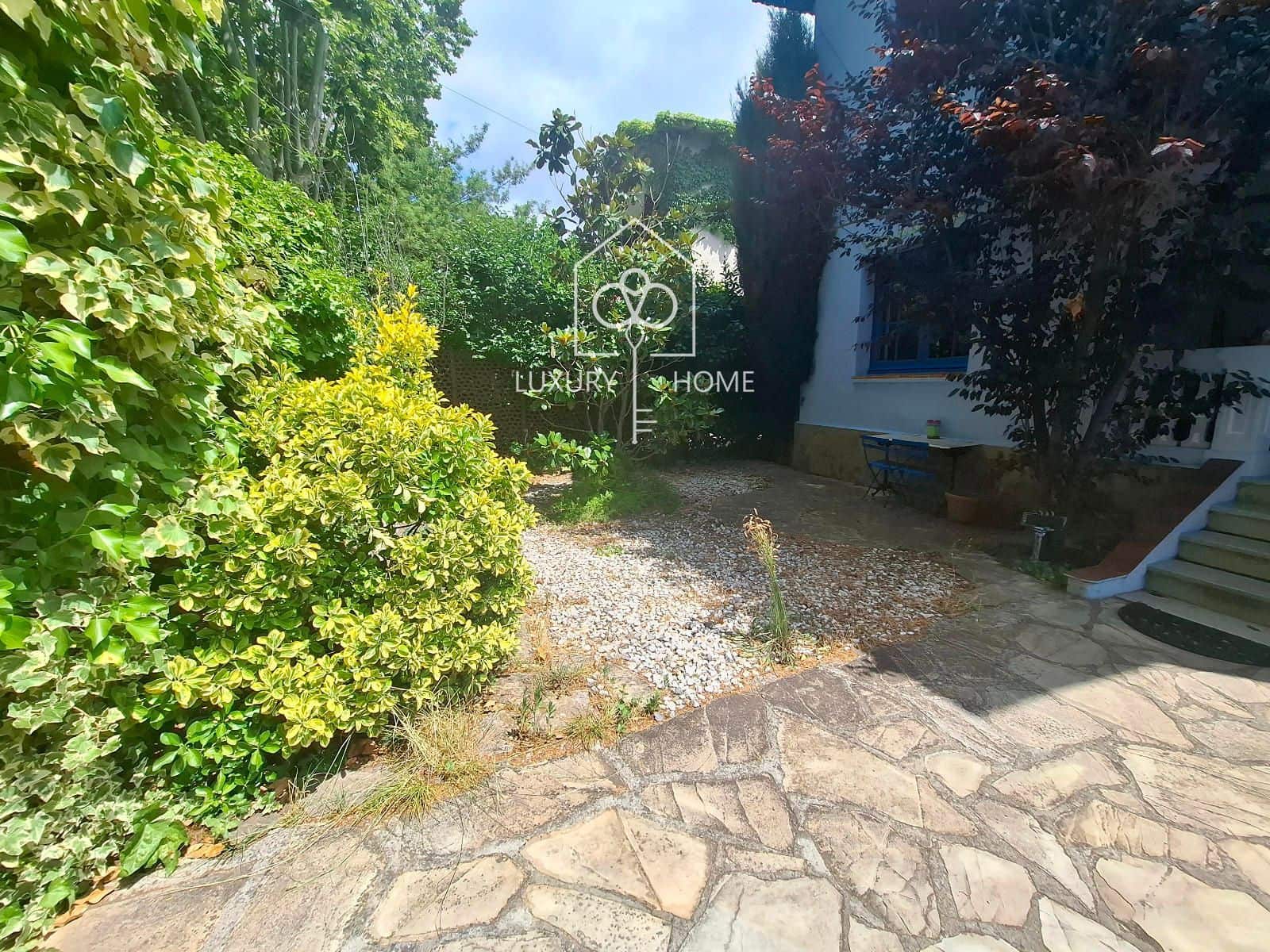 5 bedroom Villa for sale in Begues with garage - € 575,000 (Ref: 9483953)