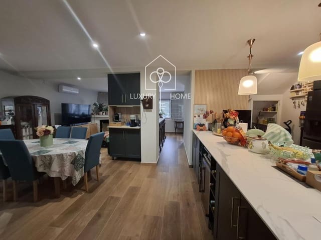 4 bedroom Villa for sale in Begues with garage - € 775,000 (Ref: 9483957)