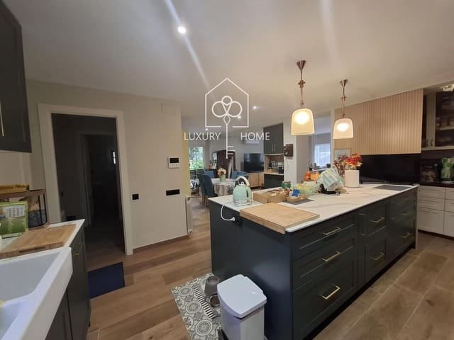 4 bedroom Villa for sale in Begues with garage - € 775,000 (Ref: 9483957)