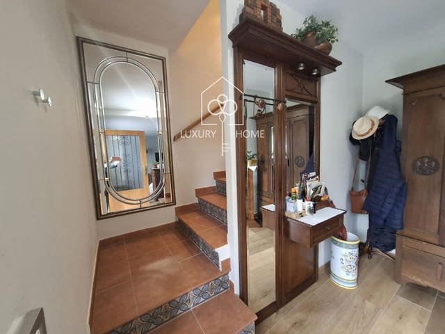 4 bedroom Villa for sale in Begues with garage - € 775,000 (Ref: 9483957)