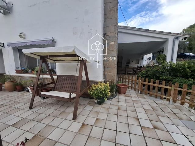 4 bedroom Villa for sale in Begues with garage - € 775,000 (Ref: 9483957)