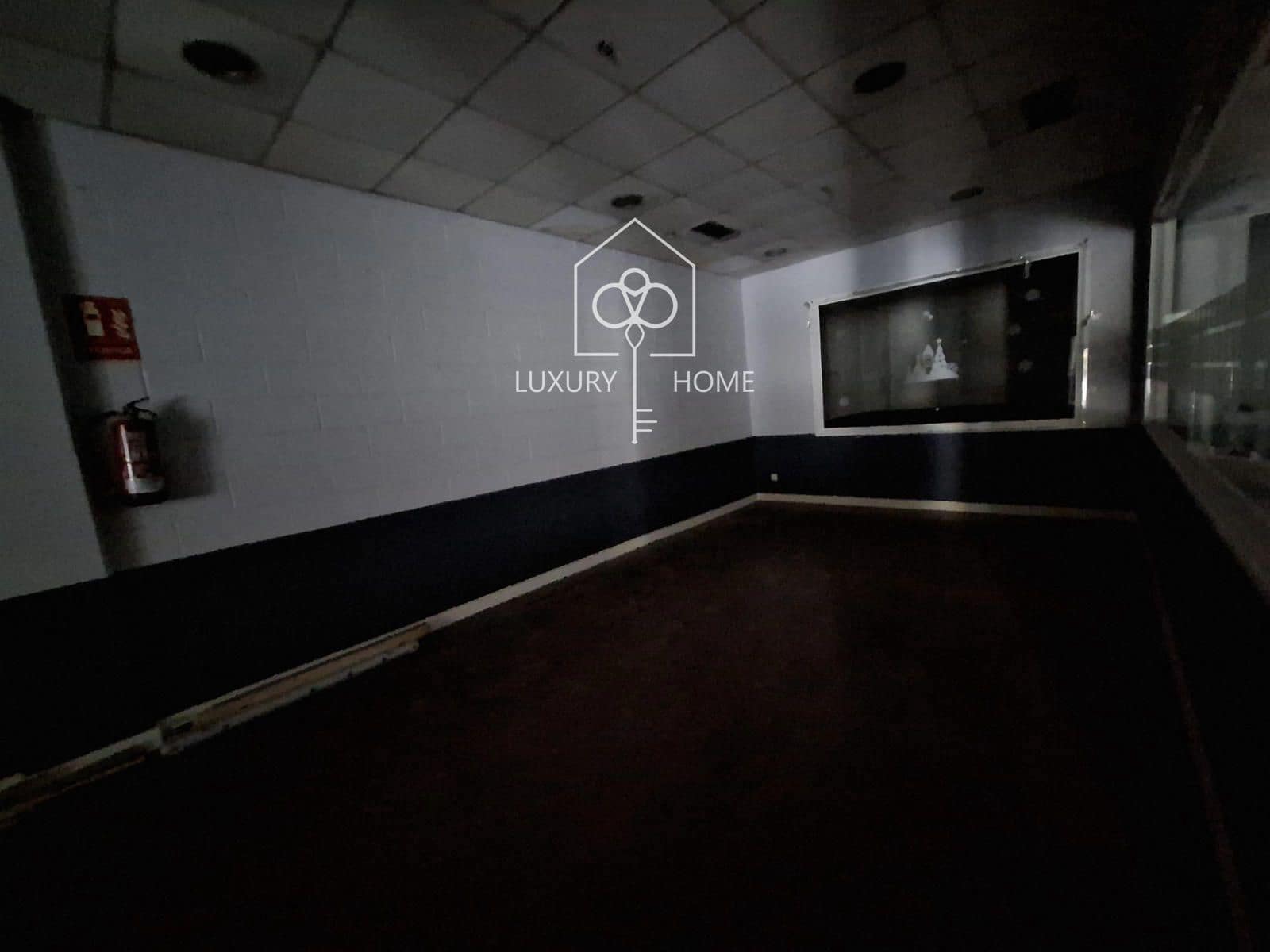 Commercial for rent in Begues - € 1,550 (Ref: 9483958)