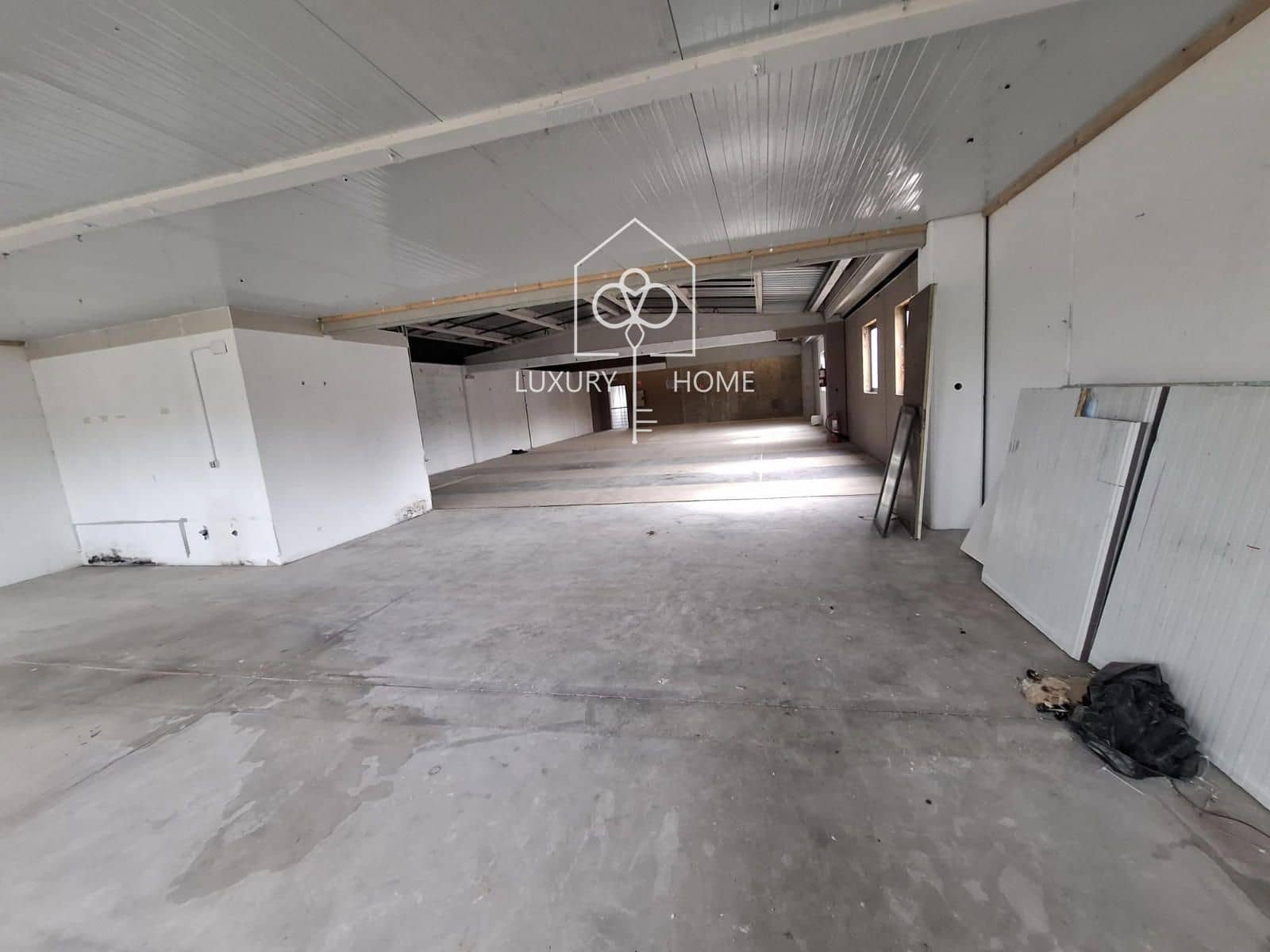 Commercial for rent in Begues - € 1,550 (Ref: 9483958)