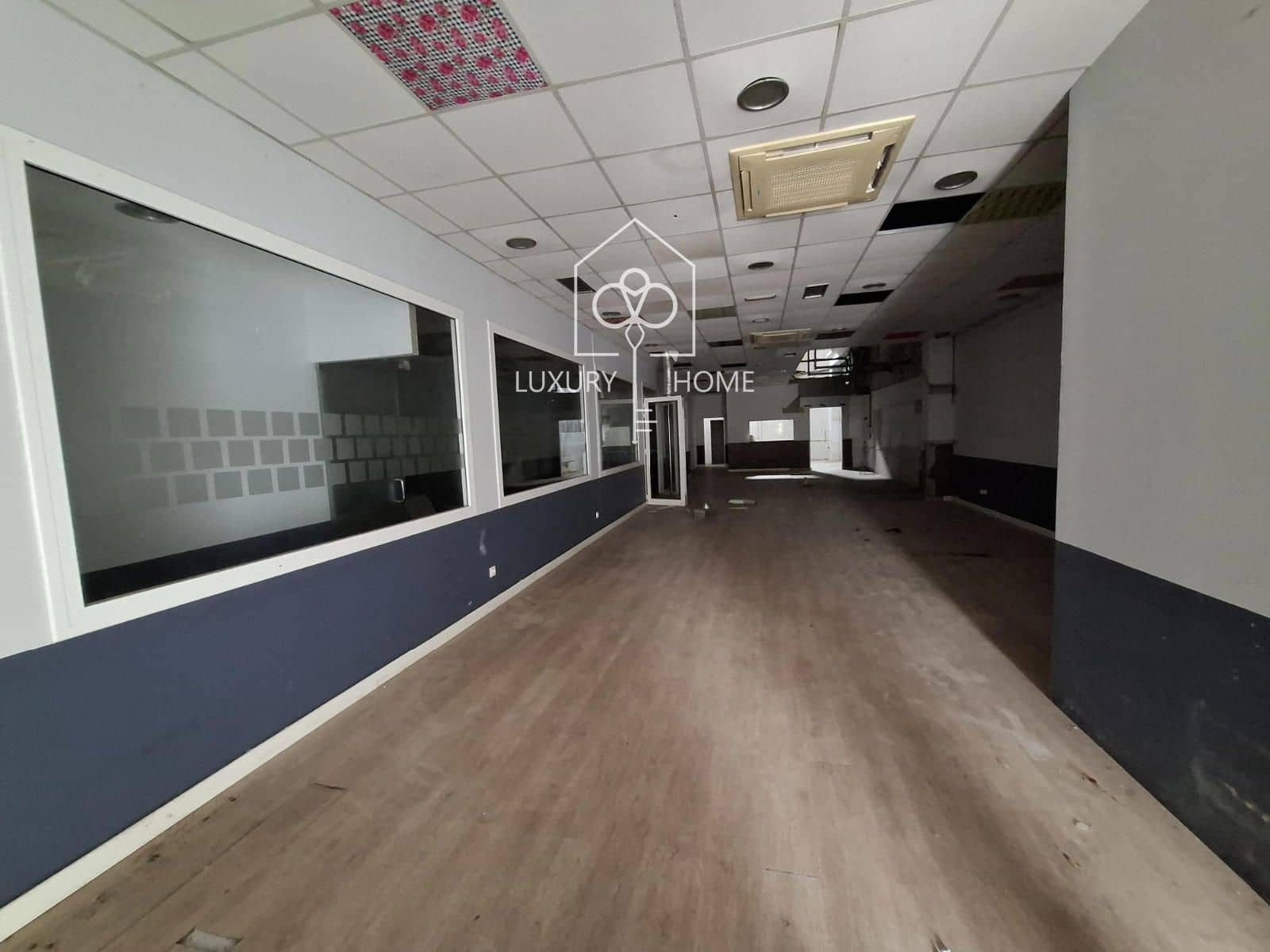 Commercial for rent in Begues - € 1,550 (Ref: 9483958)