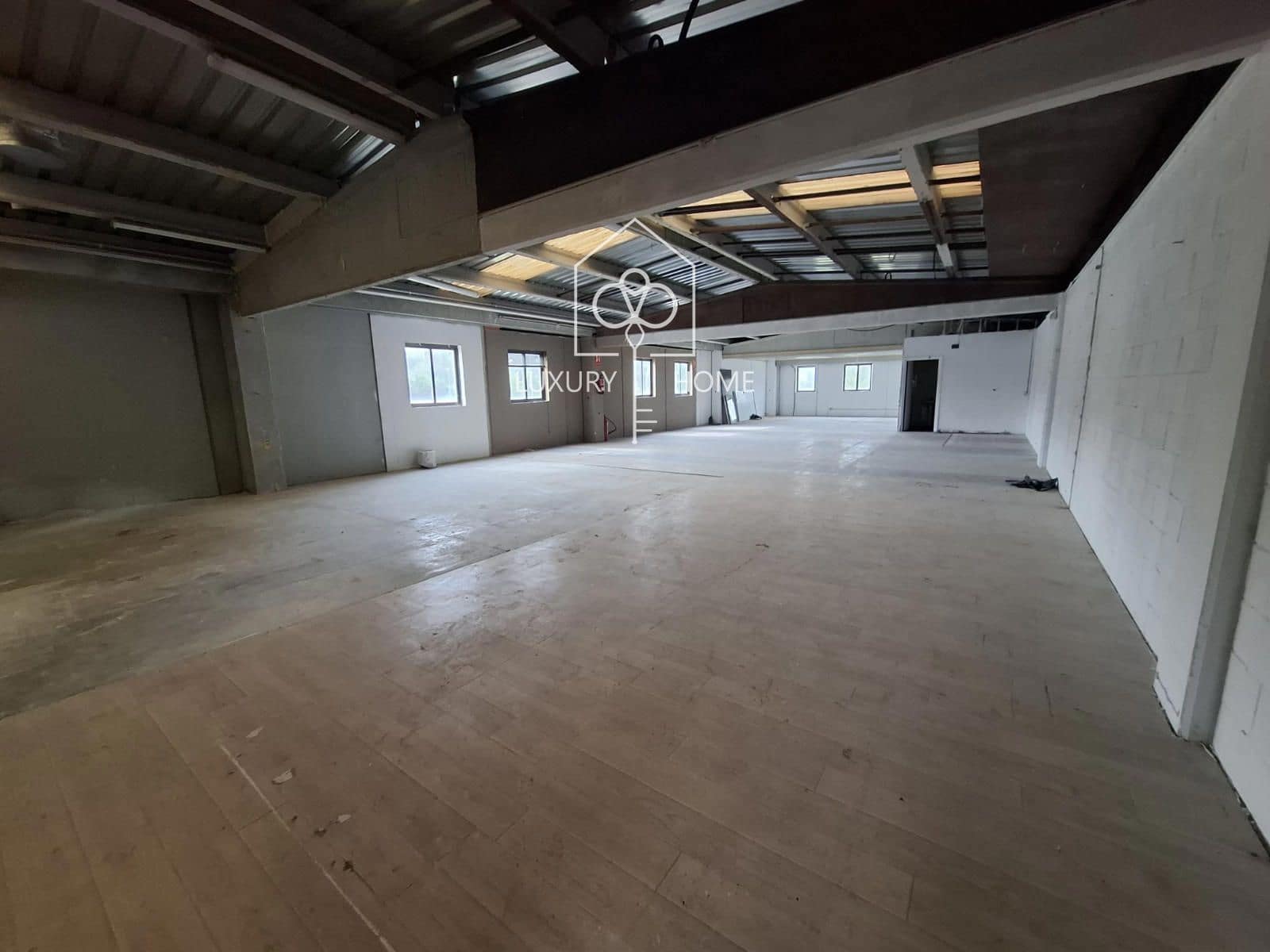 Commercial for rent in Begues - € 1,550 (Ref: 9483958)