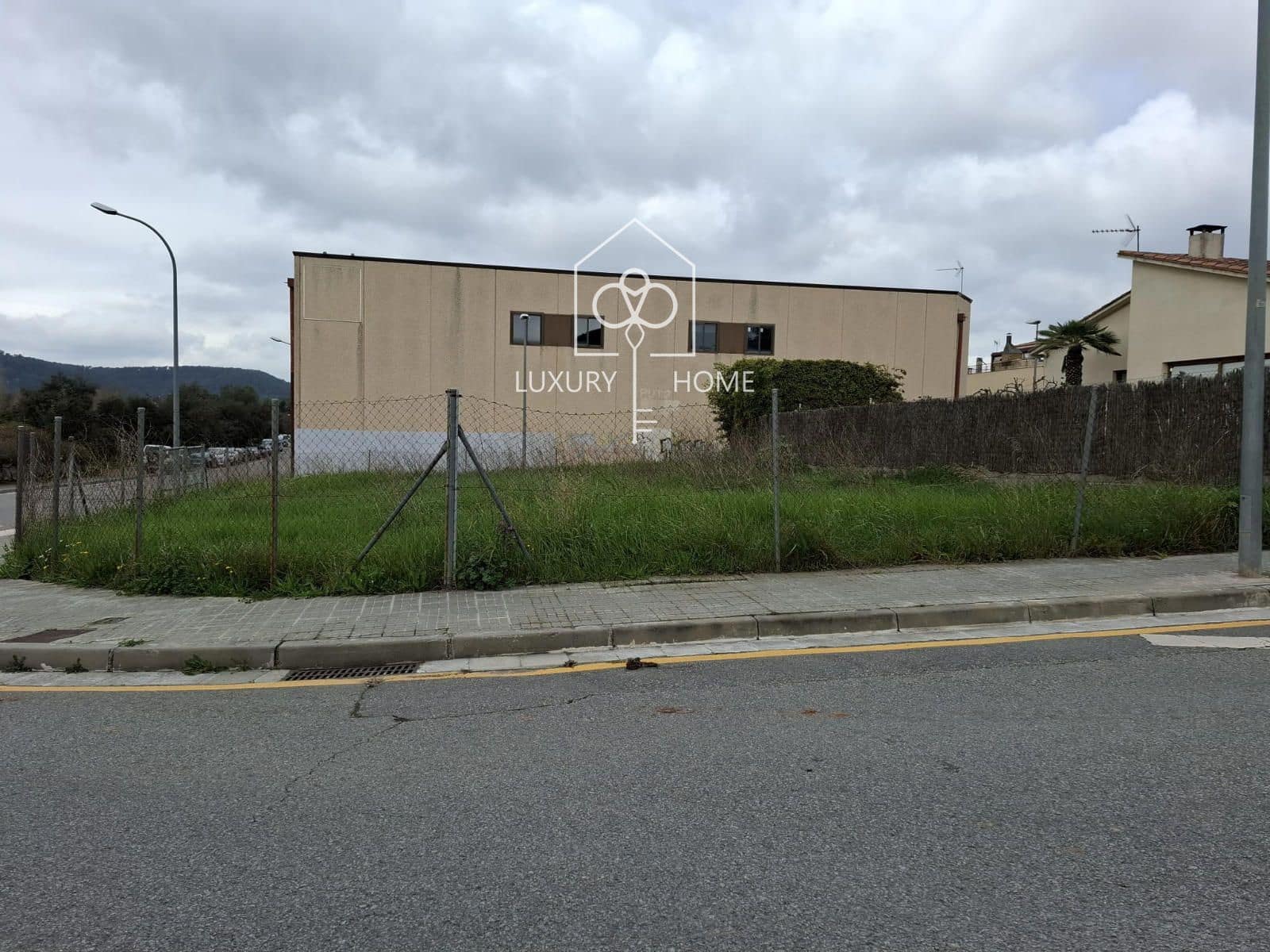 Commercial for rent in Begues - € 1,550 (Ref: 9483958)