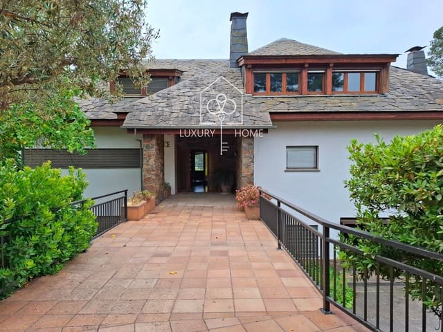 9 bedroom Villa for sale in Begues with pool garage - € 1,300,000 (Ref: 9483960)