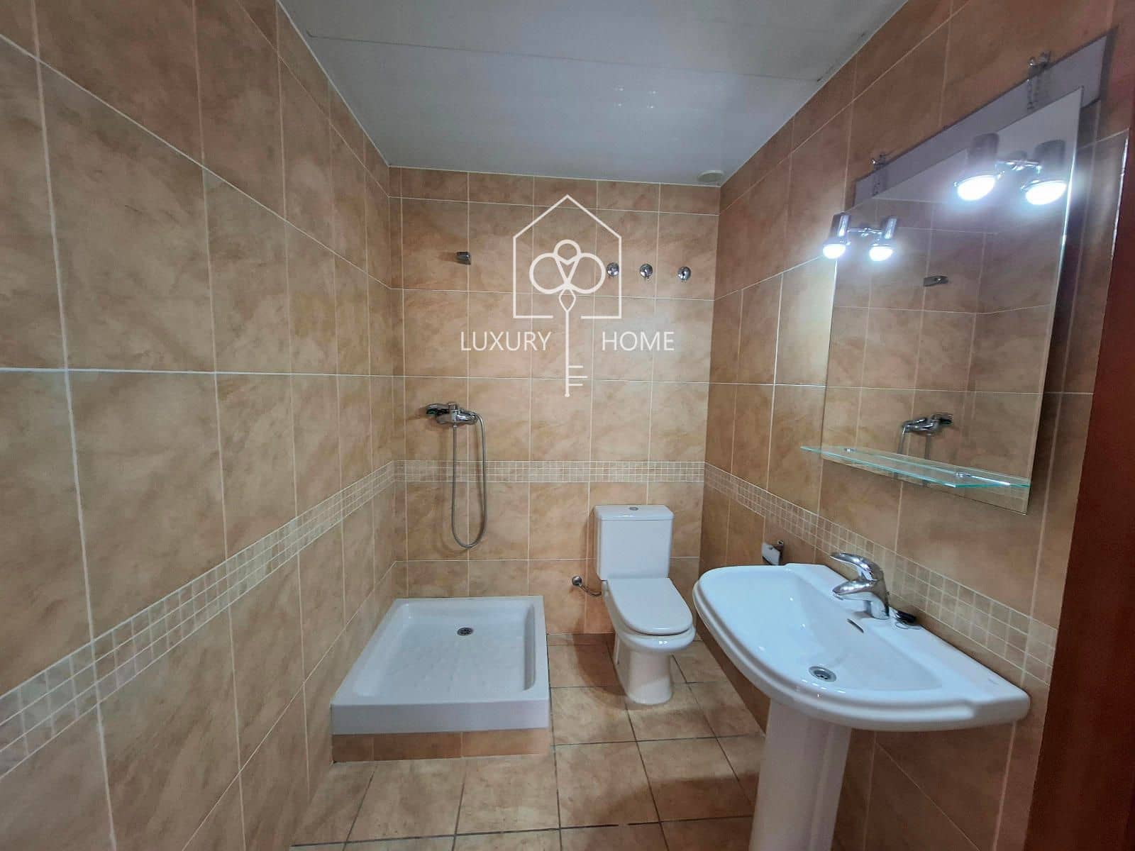 Commercial for rent in Begues - € 900 (Ref: 9483965)