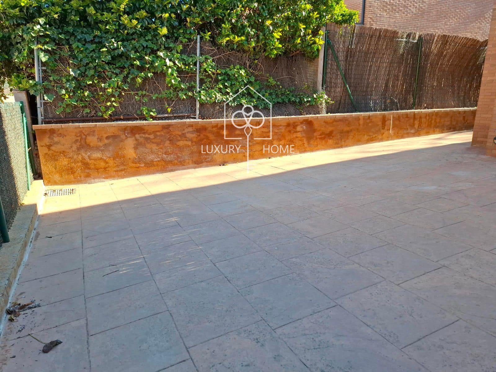 Commercial for rent in Begues - € 900 (Ref: 9483965)