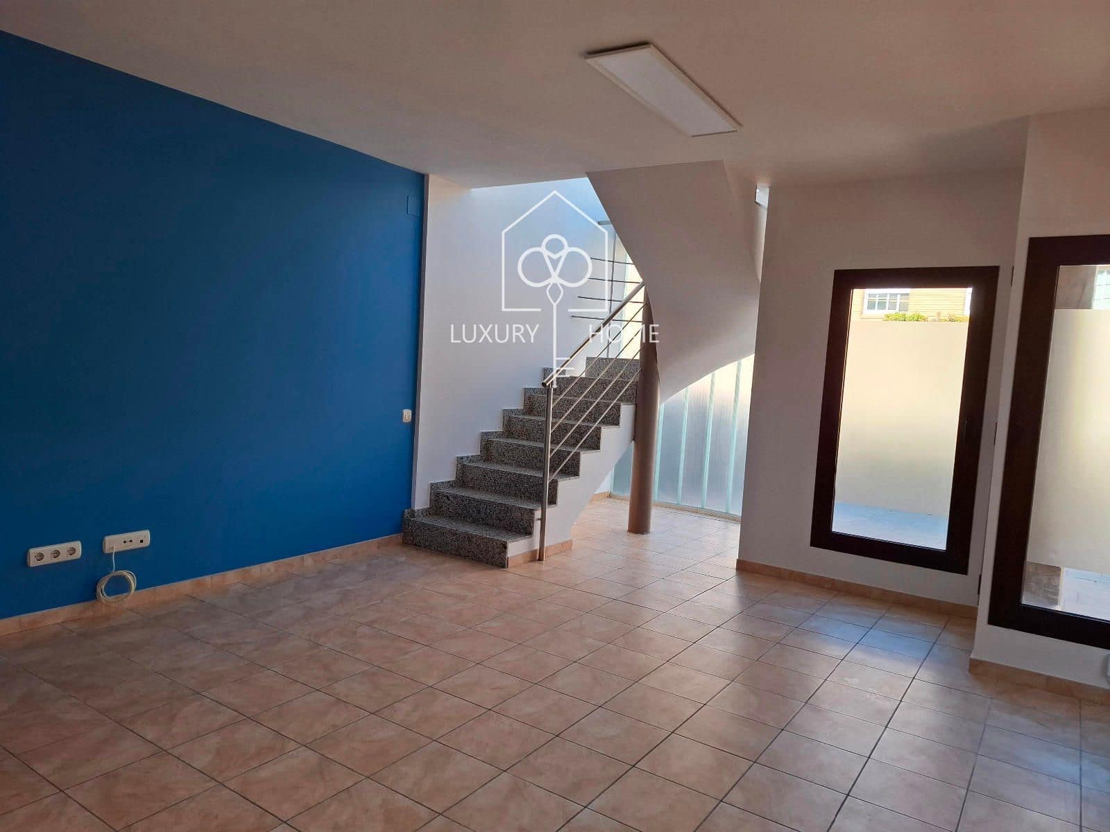 Commercial for rent in Begues - € 900 (Ref: 9483965)