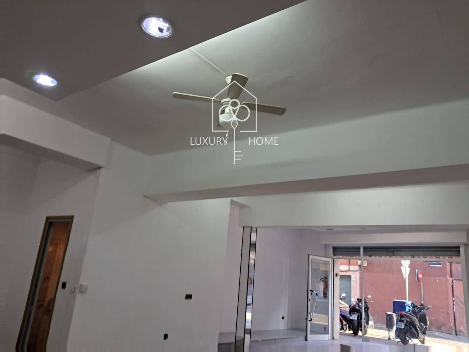 Commercial for sale in Viladecans - € 159,000 (Ref: 9483966)