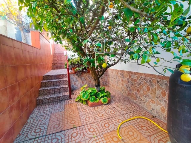 6 soverom Villa til salgs i Corbera de Llobregat med garasje - € 315 000 (Ref: 9483967)