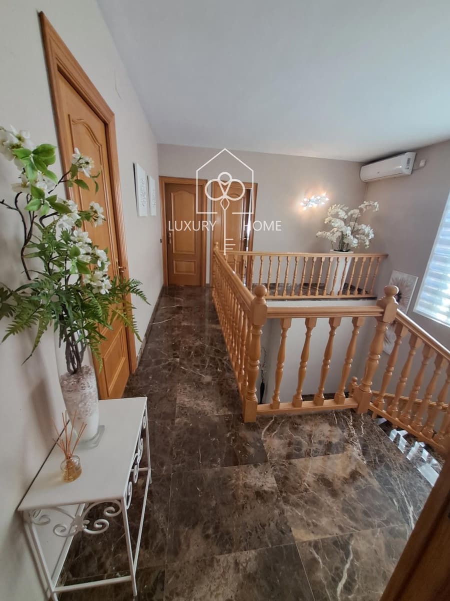 4 soveværelse Villa til salg i Viladecans med swimmingpool garage - € 990.000 (Ref: 9483968)