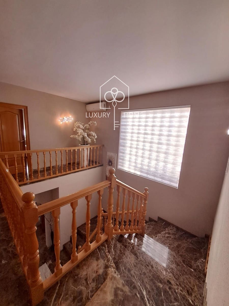 4 soveværelse Villa til salg i Viladecans med swimmingpool garage - € 990.000 (Ref: 9483968)