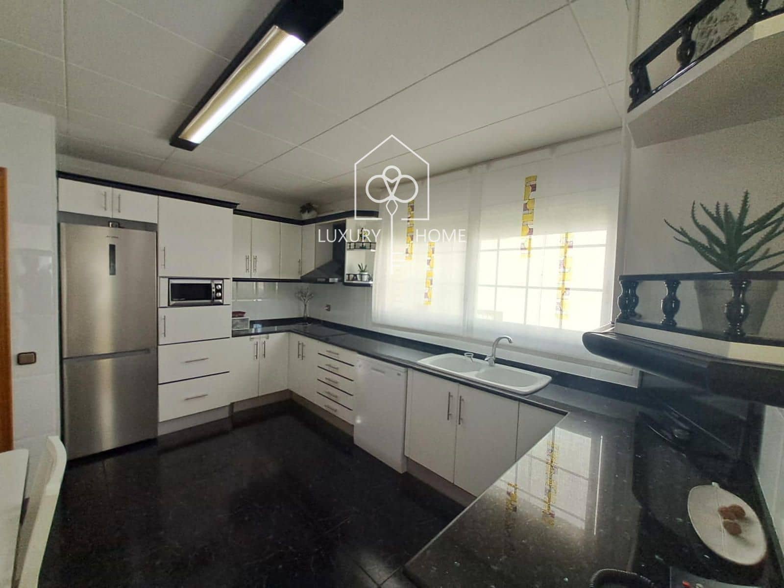 4 soveværelse Villa til salg i Viladecans med swimmingpool garage - € 990.000 (Ref: 9483968)