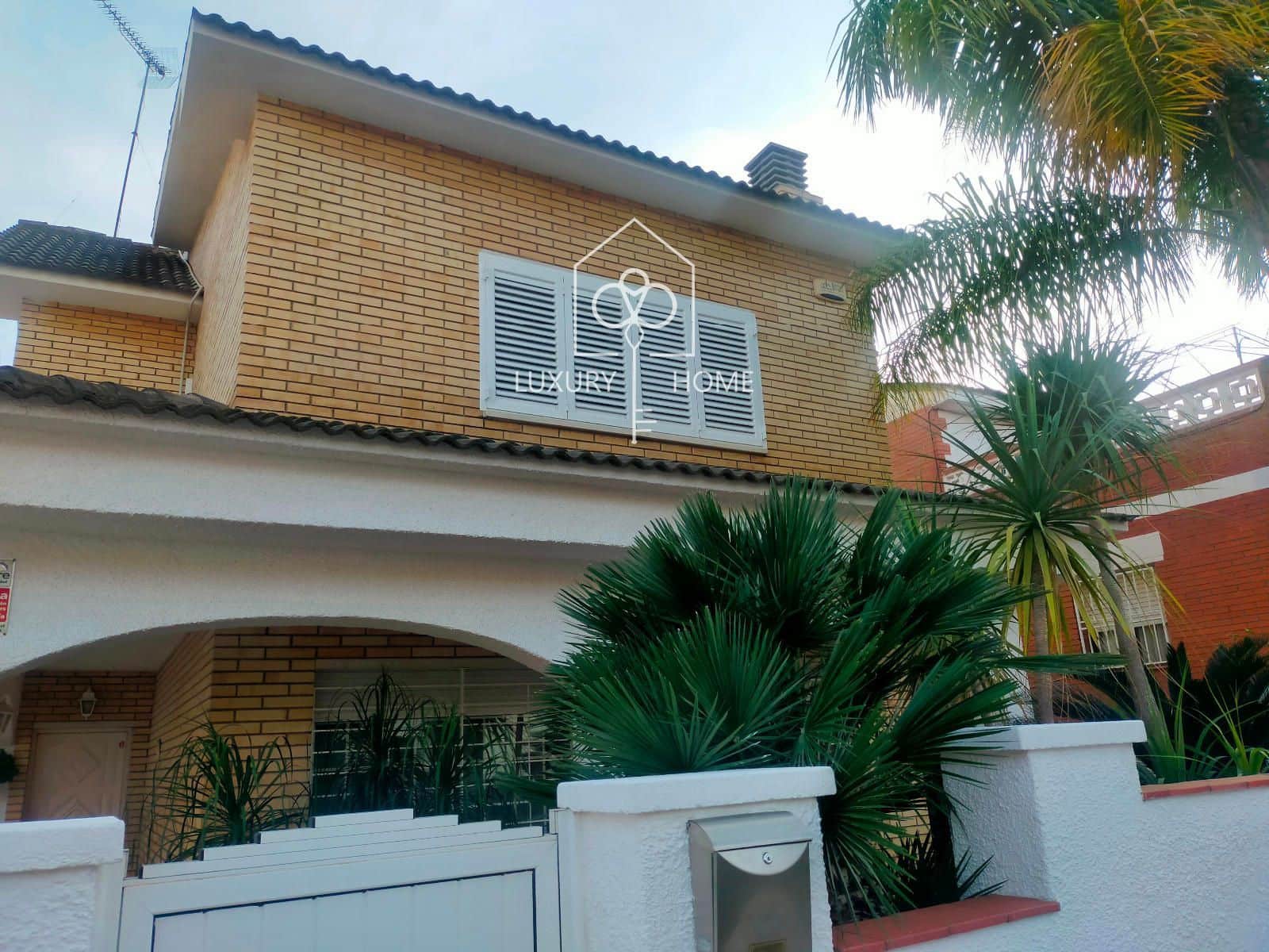 4 soveværelse Villa til salg i Viladecans med swimmingpool garage - € 990.000 (Ref: 9483968)