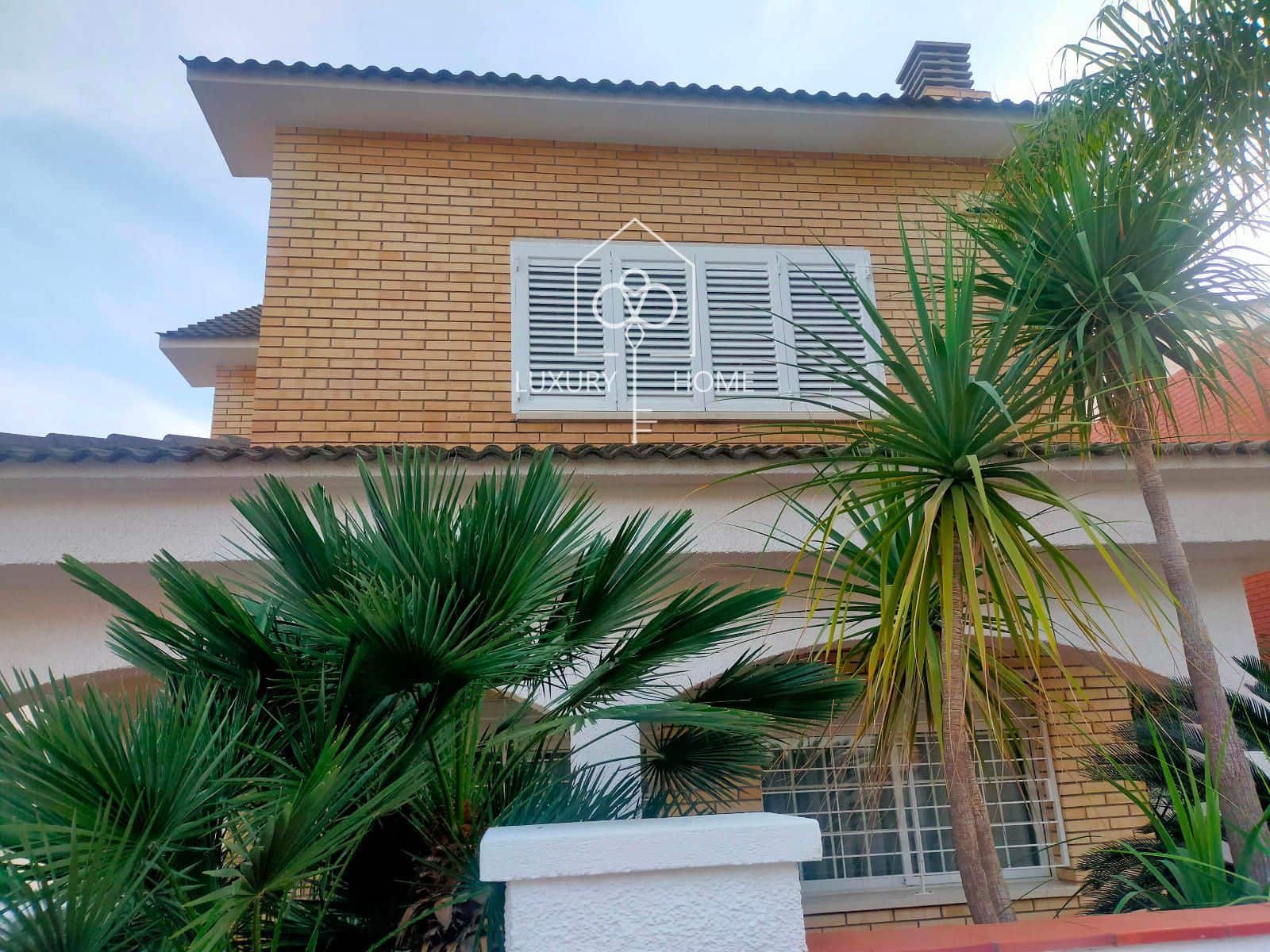 4 soveværelse Villa til salg i Viladecans med swimmingpool garage - € 990.000 (Ref: 9483968)