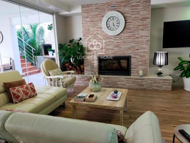 4 slaapkamer Villa te koop in Viladecans met zwembad garage - € 990.000 (Ref: 9483968)