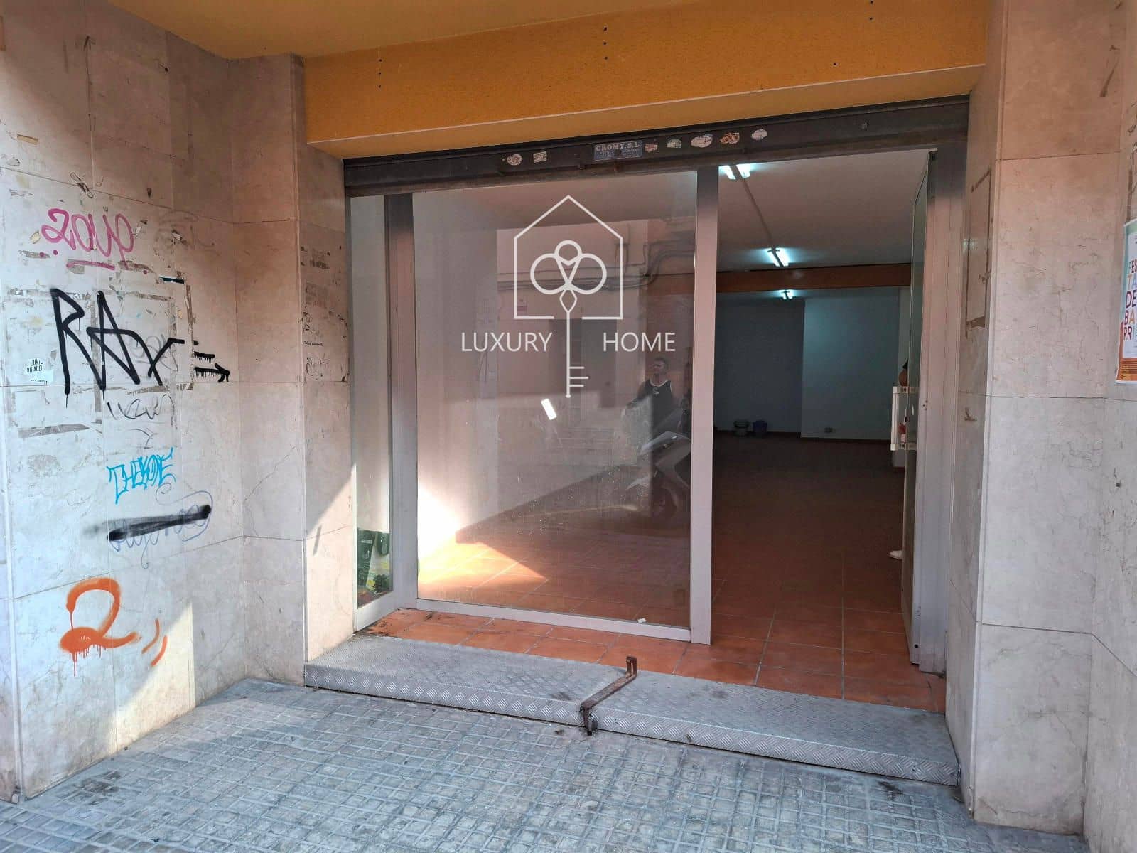 Commercial for rent in Viladecans - € 700 (Ref: 9523054)