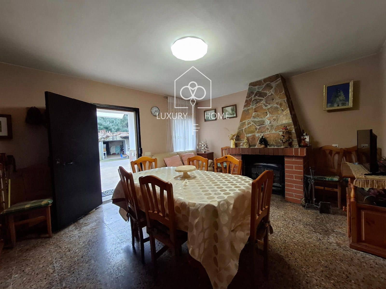 6 bedroom Villa for sale in Begues with garage - € 875,000 (Ref: 9706052)