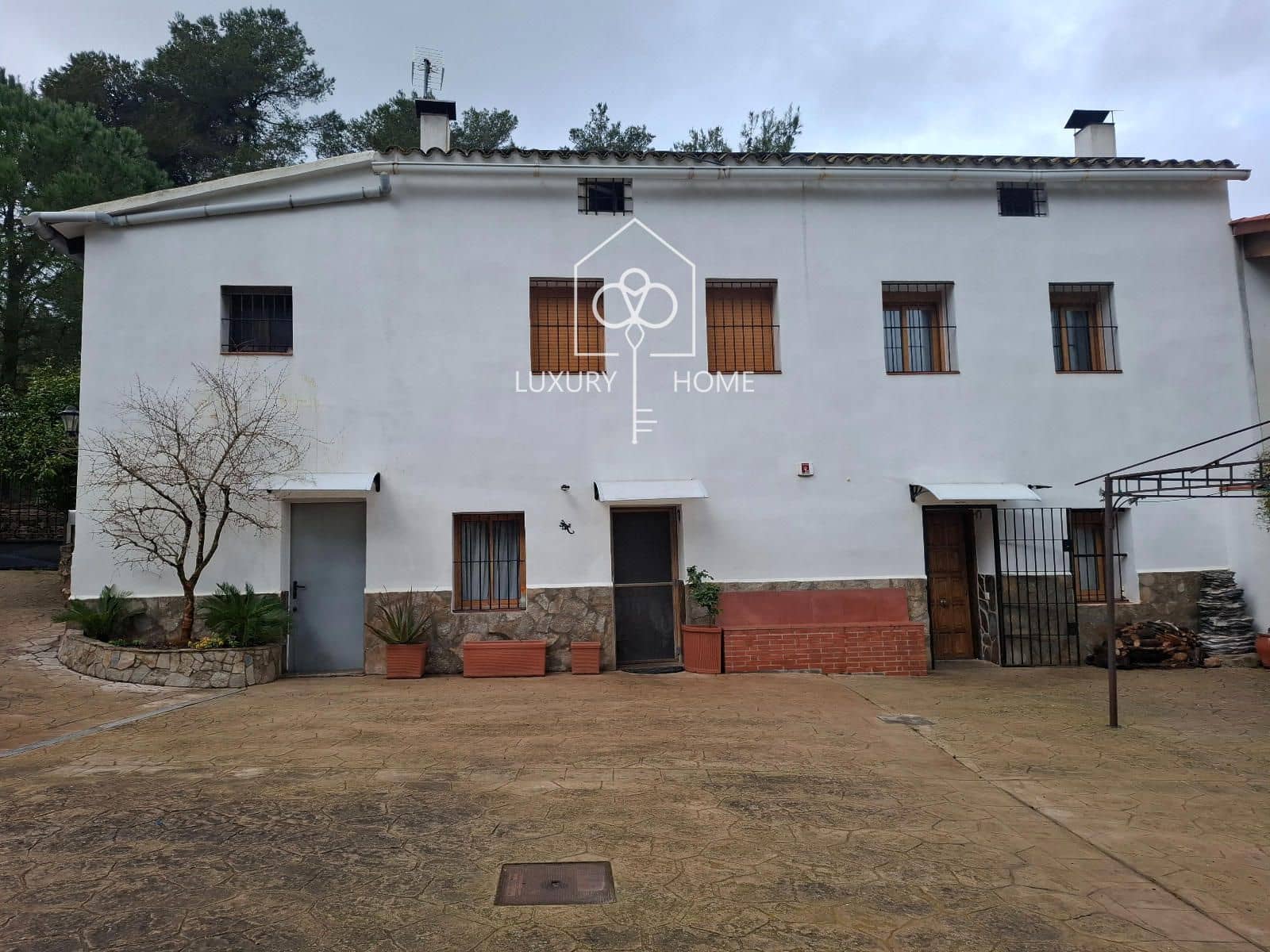 6 bedroom Villa for sale in Begues with garage - € 875,000 (Ref: 9706052)