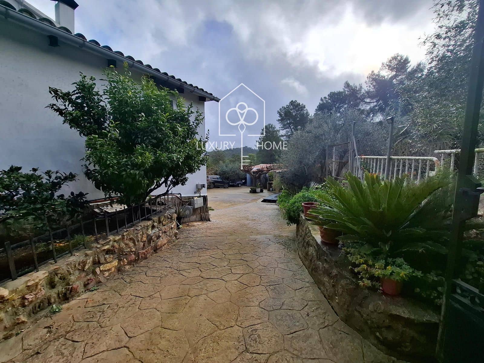 6 bedroom Villa for sale in Begues with garage - € 875,000 (Ref: 9706052)