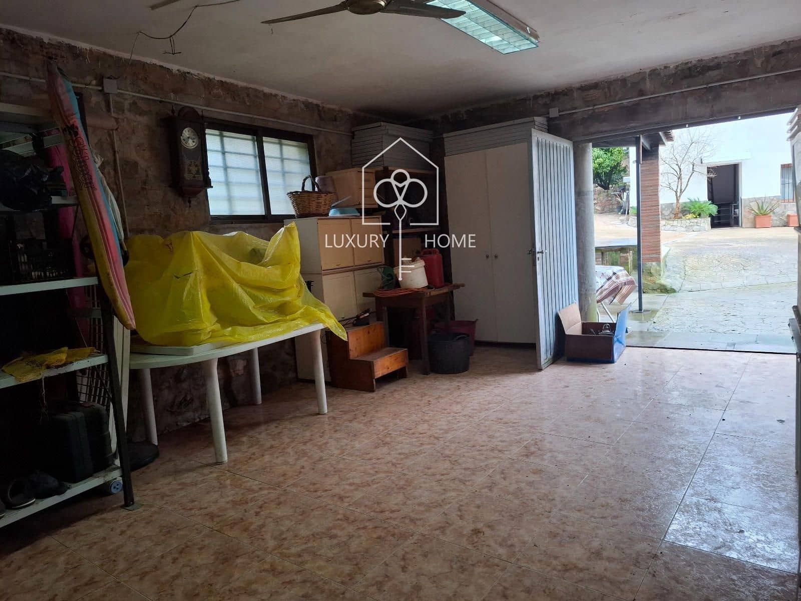 6 bedroom Villa for sale in Begues with garage - € 875,000 (Ref: 9706052)