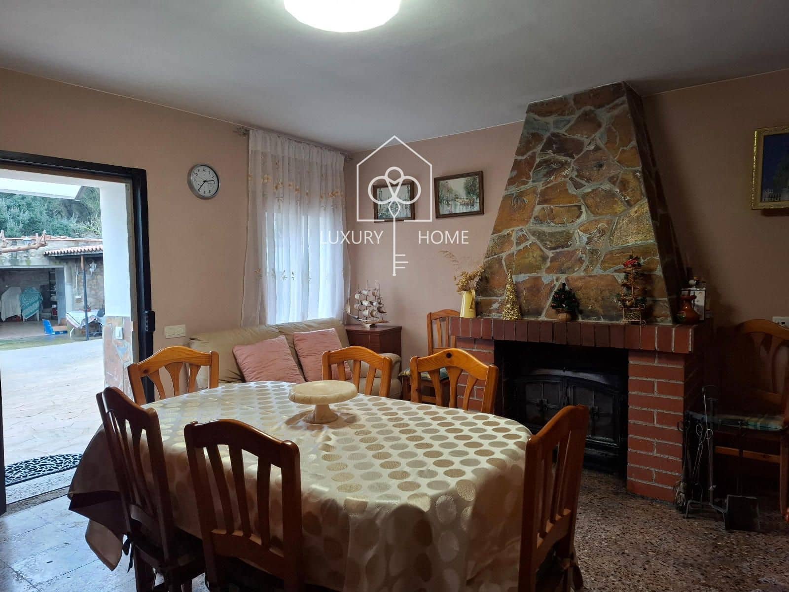 6 bedroom Villa for sale in Begues with garage - € 875,000 (Ref: 9706052)