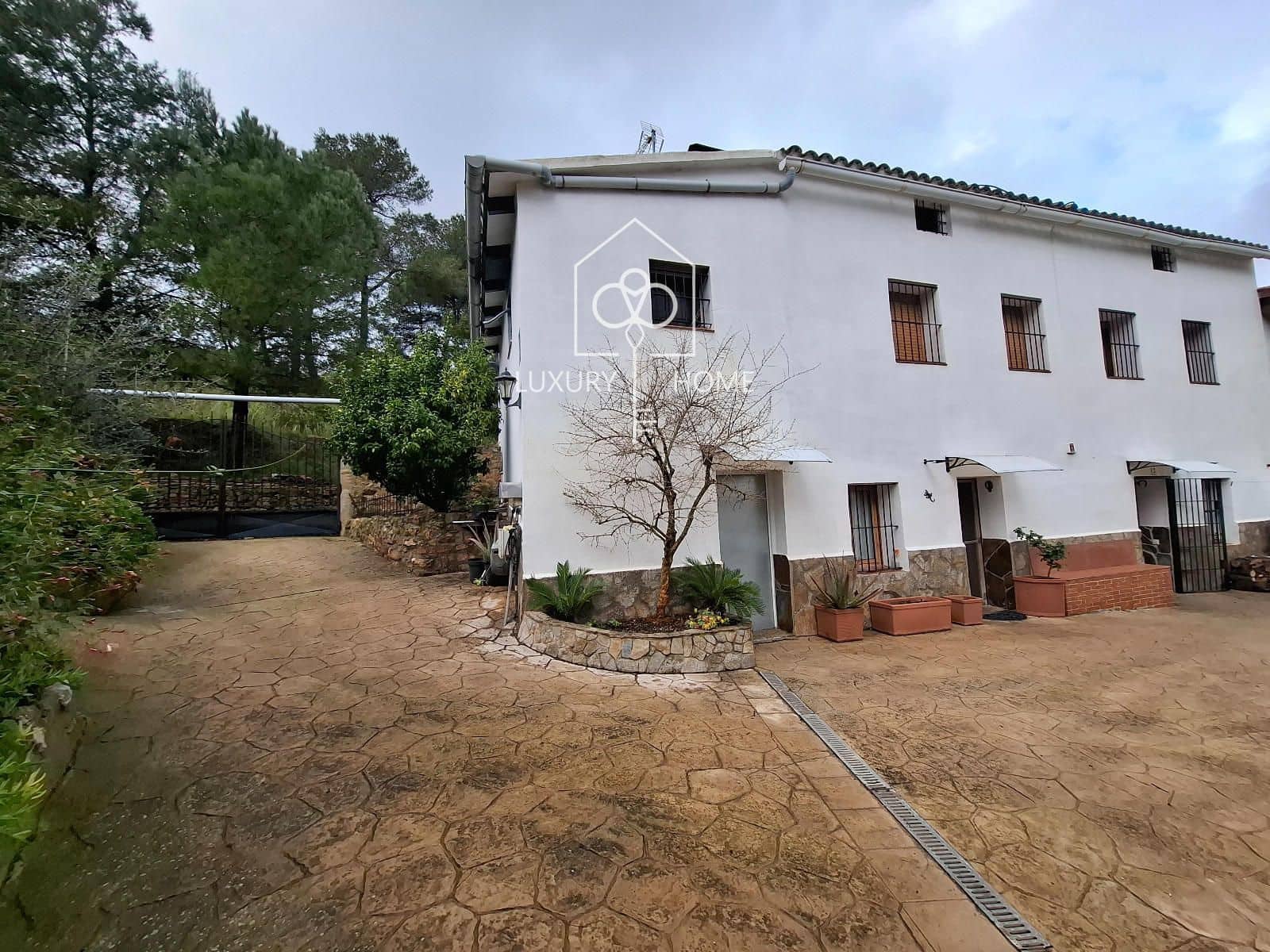 6 bedroom Villa for sale in Begues with garage - € 875,000 (Ref: 9706052)