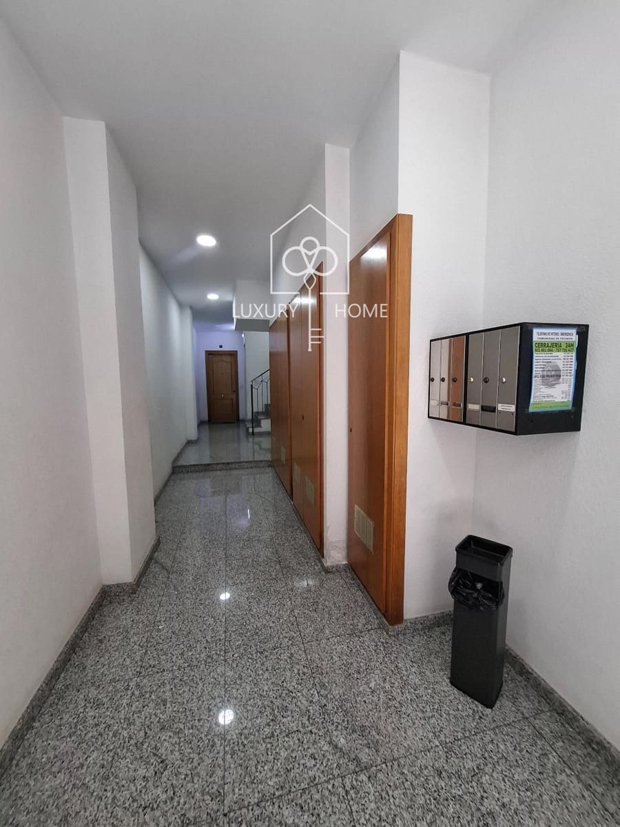 Piso de 3 habitaciones en Viladecans en venta - 299.900 € (Ref: 9807495)