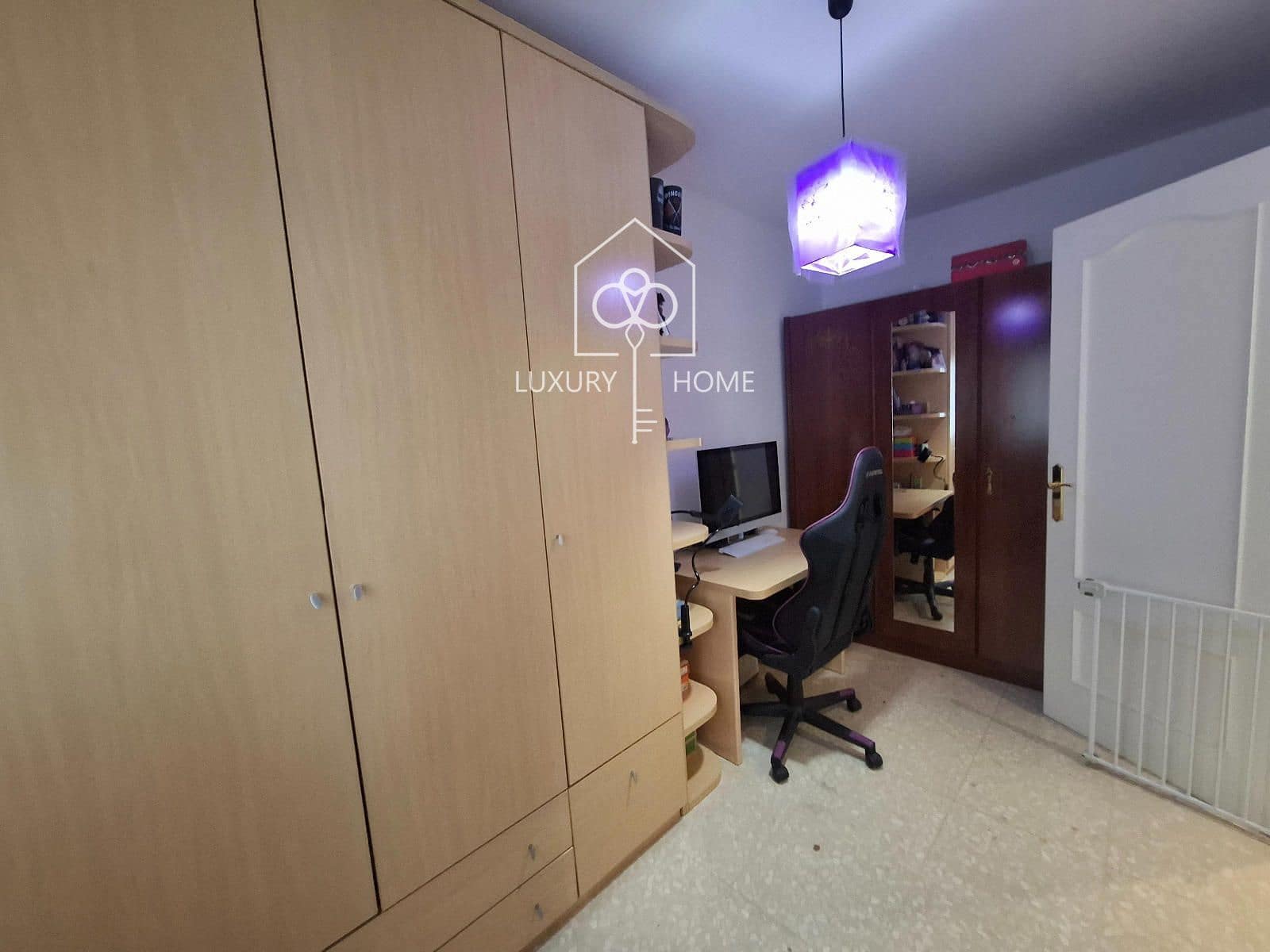 Piso de 3 habitaciones en Viladecans en venta - 299.900 € (Ref: 9807495)