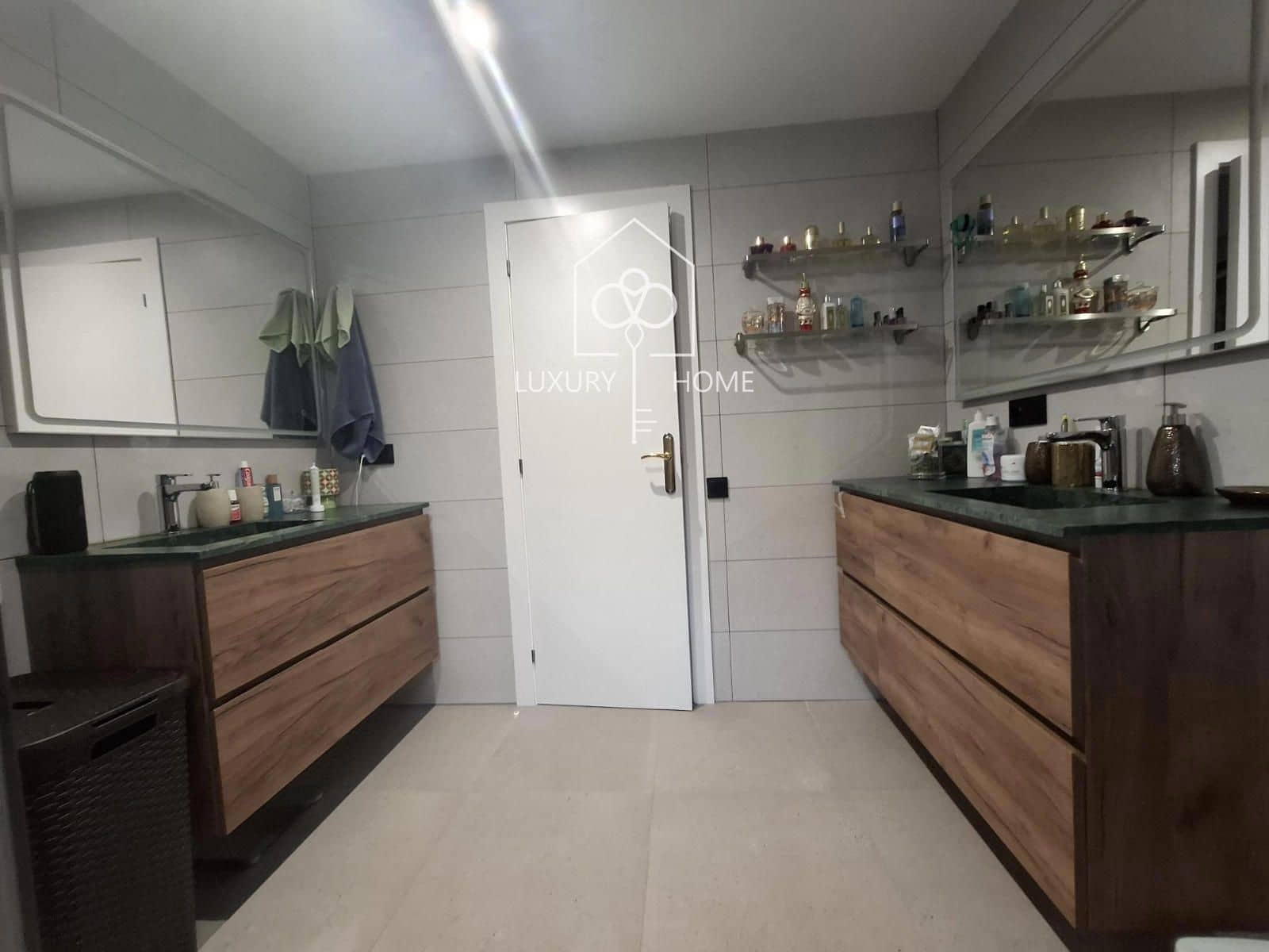 4 makuuhuone Huvila myytävänä paikassa Begues mukana 
autotalli - 690 000 € (Ref: 9827552)