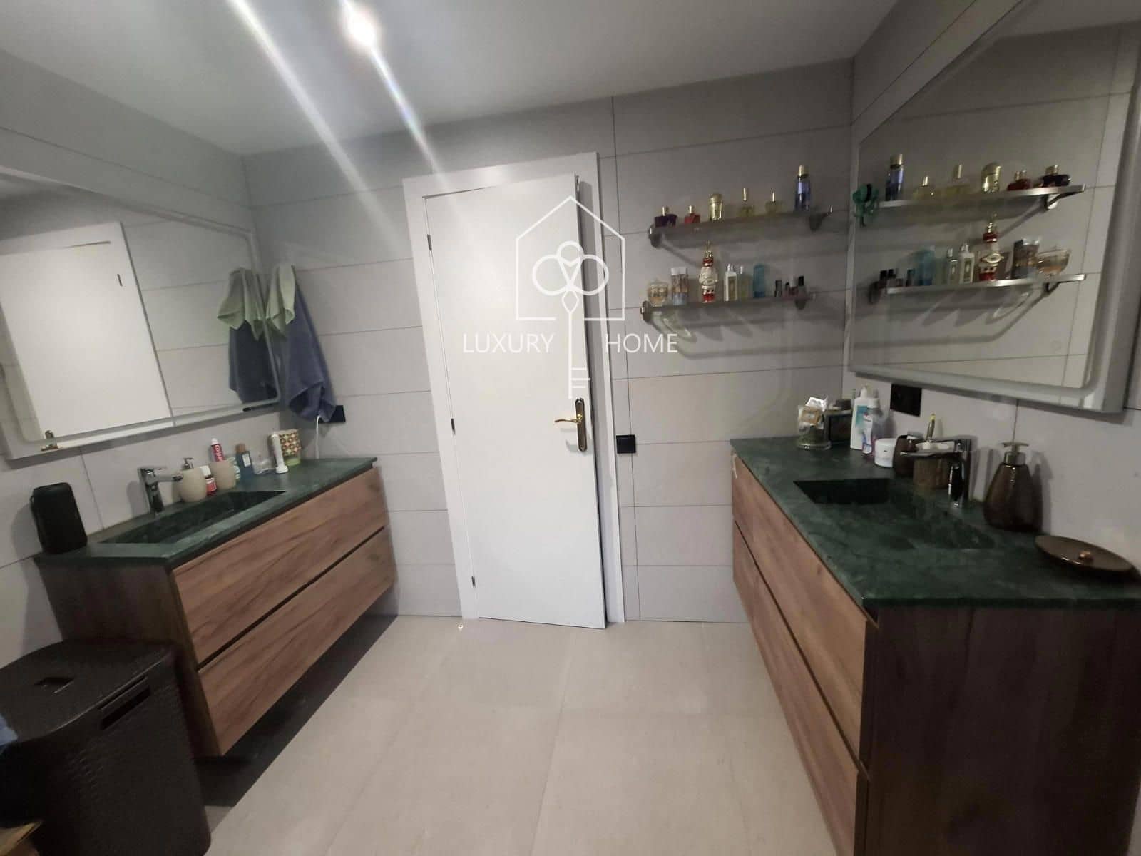 4 makuuhuone Huvila myytävänä paikassa Begues mukana 
autotalli - 690 000 € (Ref: 9827552)