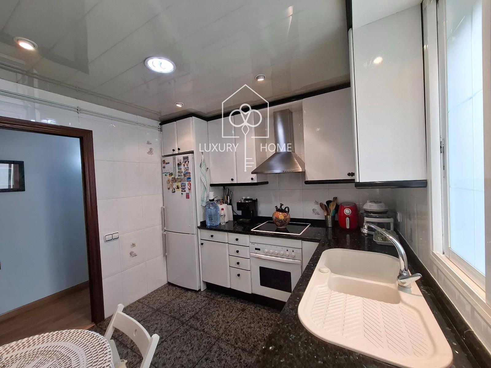 3 soveværelse Penthouse til salg i L'Hospitalet de Llobregat - € 319.100 (Ref: 9830316)
