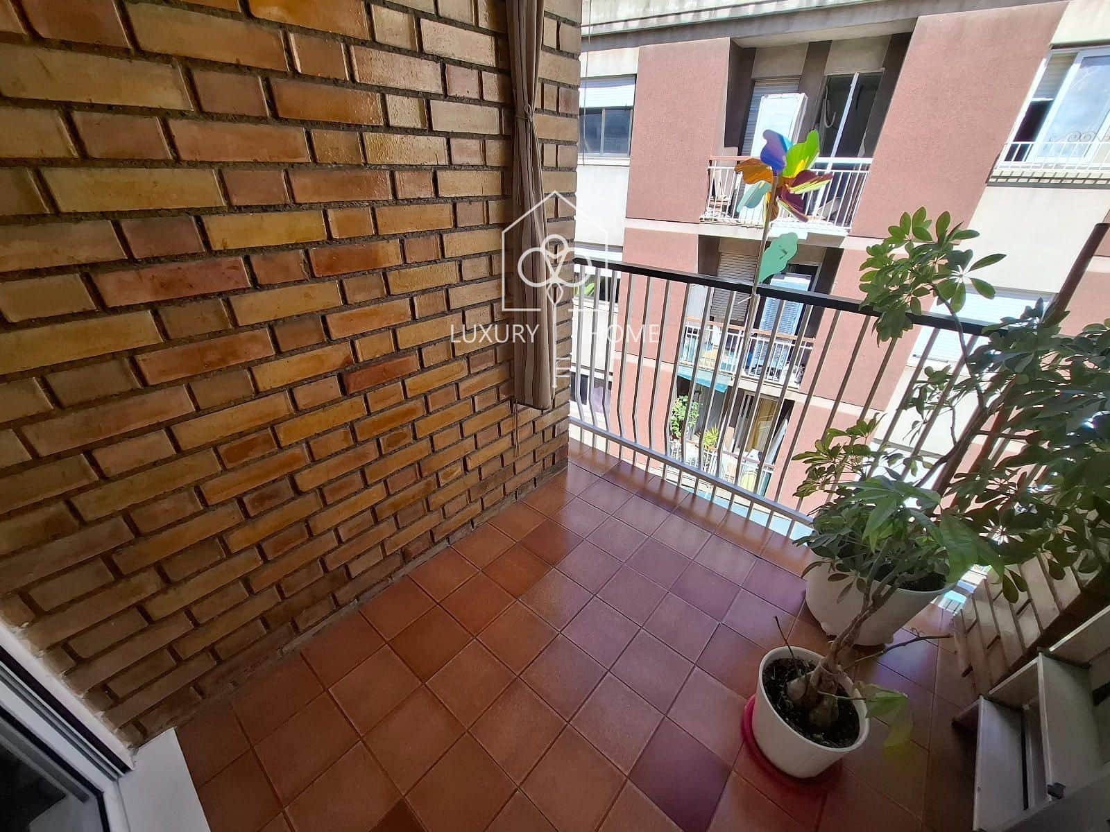 3 soveværelse Penthouse til salg i L'Hospitalet de Llobregat - € 319.100 (Ref: 9830316)