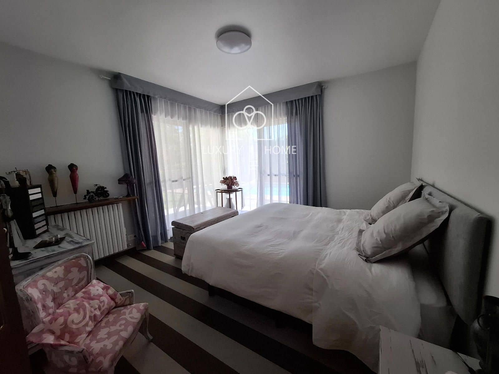5 bedroom Villa for sale in Begues with pool garage - € 1,120,000 (Ref: 9928607)