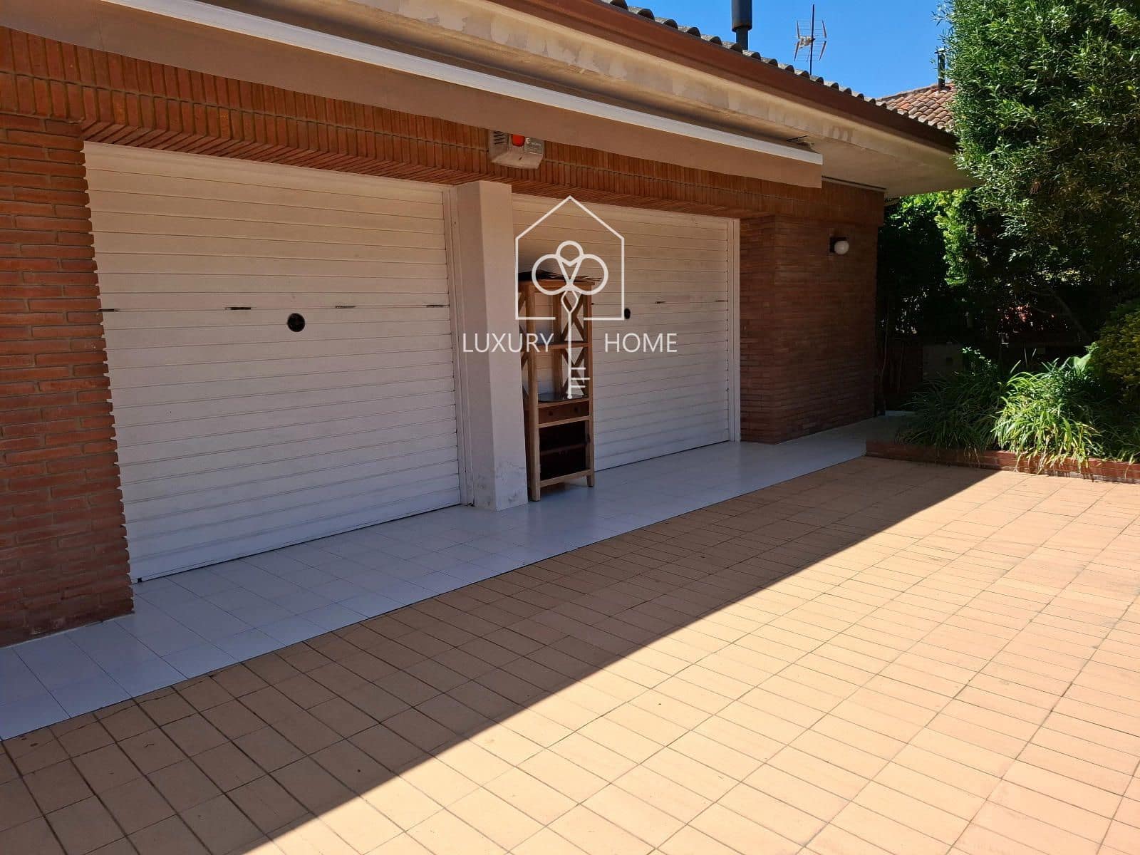 5 bedroom Villa for sale in Begues with pool garage - € 1,120,000 (Ref: 9928607)