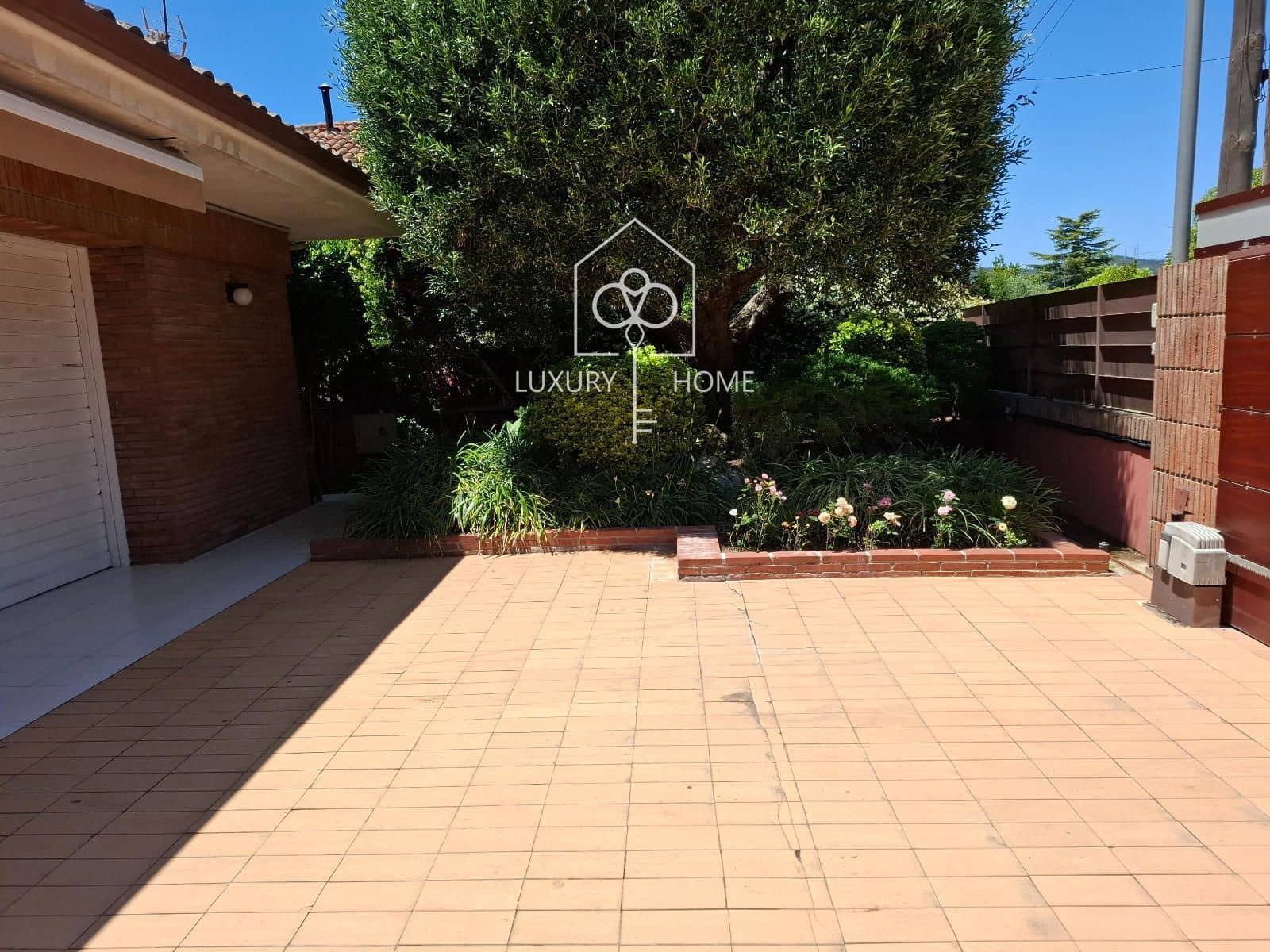 5 bedroom Villa for sale in Begues with pool garage - € 1,120,000 (Ref: 9928607)