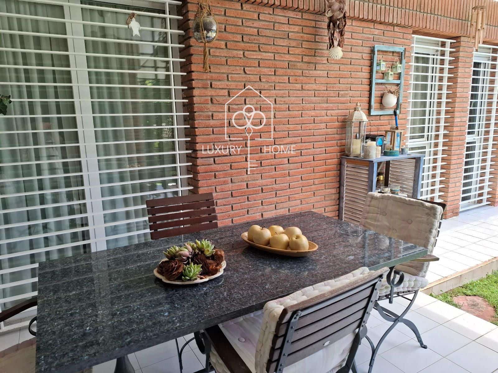 5 bedroom Villa for sale in Begues with pool garage - € 1,120,000 (Ref: 9928607)