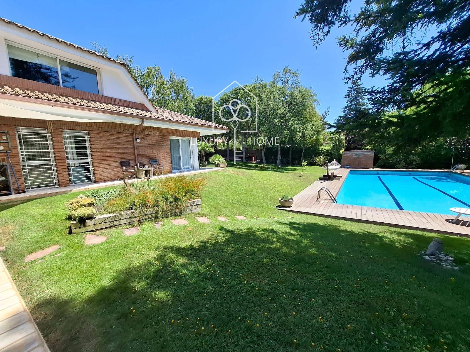 5 bedroom Villa for sale in Begues with pool garage - € 1,120,000 (Ref: 9928607)