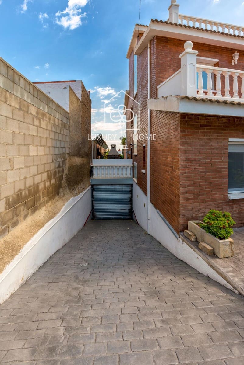 5 soveværelse Villa til salg i Viladecans med swimmingpool garage - € 890.000 (Ref: 9996390)