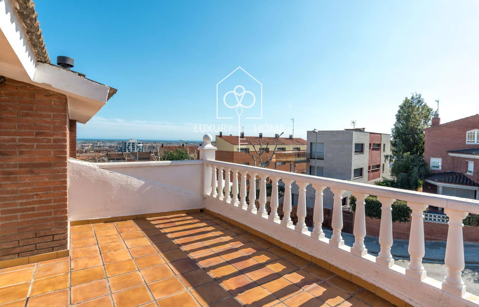 5 soveværelse Villa til salg i Viladecans med swimmingpool garage - € 890.000 (Ref: 9996390)